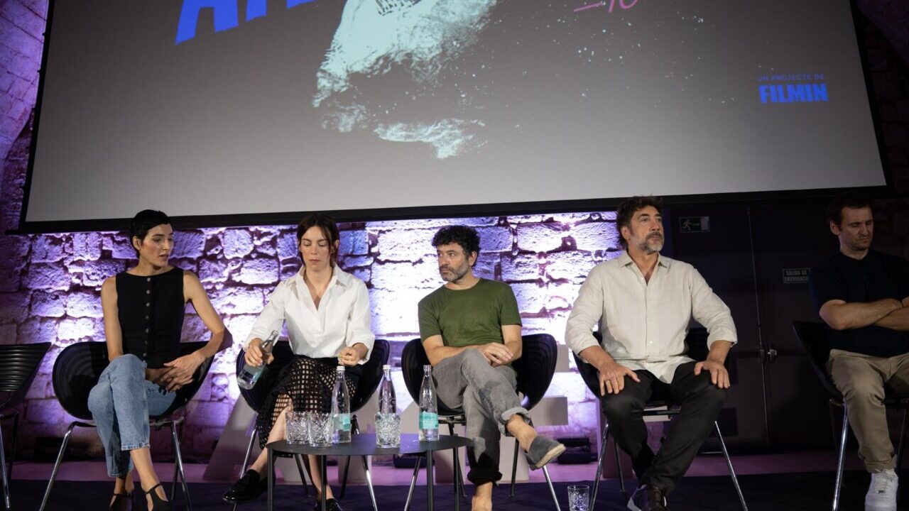 Javier Bardem hablando sobre su película 'El ser querido' en el Atlàntida Film Fest