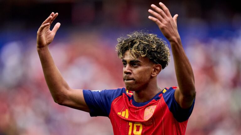 Lamine Yamal celebrando durante un partido del Mundial 2026 con la selección española