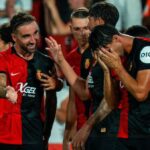 Jugadores del RCD Mallorca celebrando un gol en su debut liguero