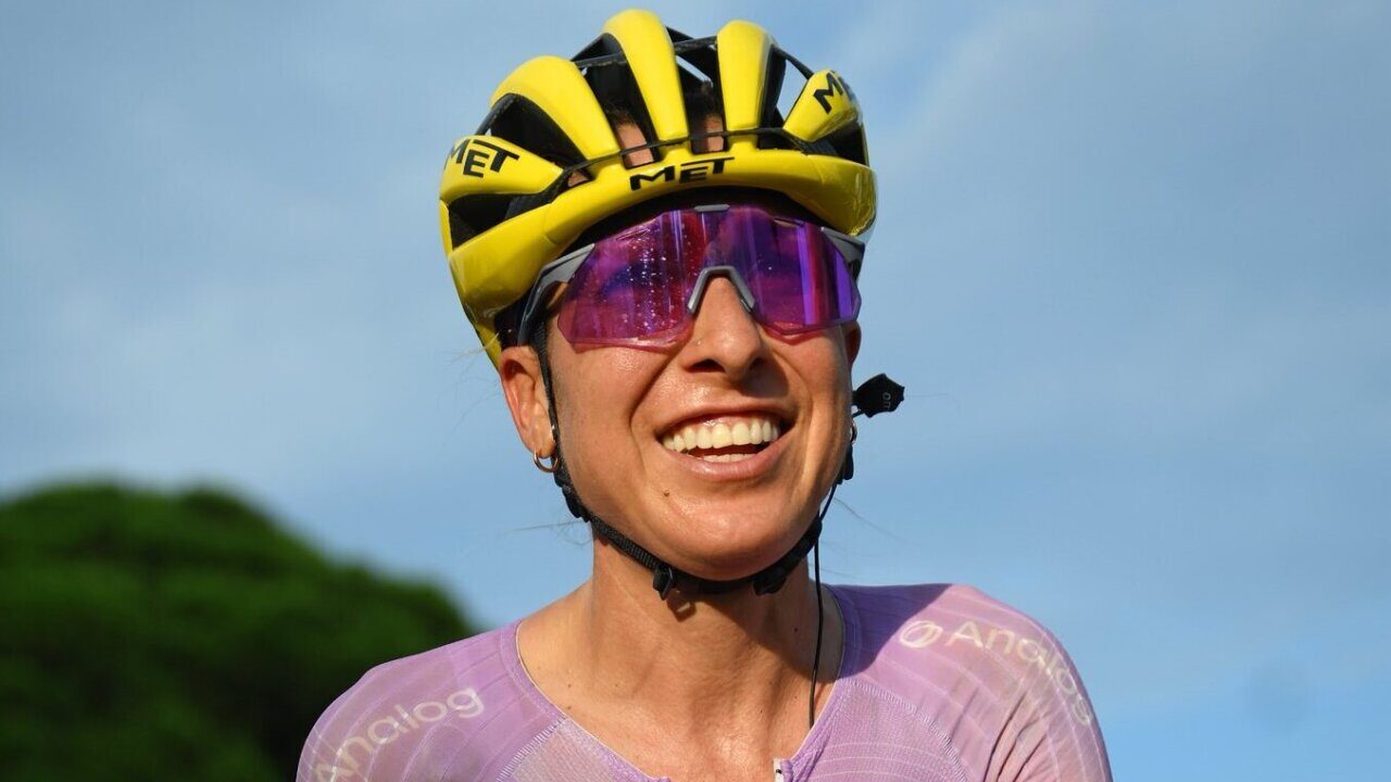 Mavi Garc&iacute;a sonriendo tras finalizar el Tour de Francia 2026