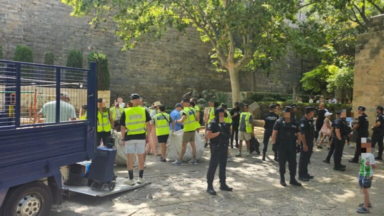 Nuevo golpe al top manta en Palma: la Policía requisa 4.000 productos falsificados