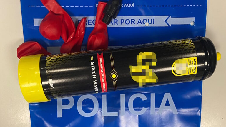La Policía Local caza a vendedores de óxido nitroso escondidos en la Platja de Palma