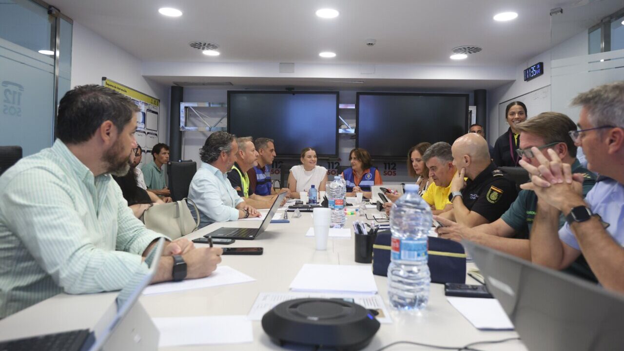 Reuni&oacute;n de coordinaci&oacute;n en sala de emergencias en Mallorca