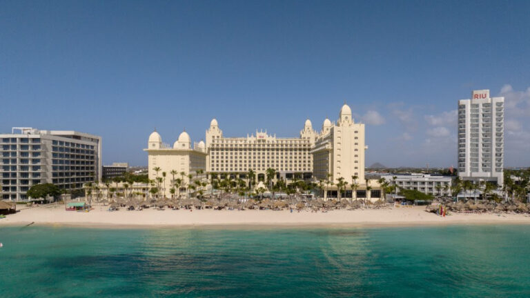 RIU reabre el Palace Aruba tras una reforma integral y estrena el Elite Club