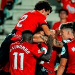 Jugadores del RCD Mallorca celebrando una victoria en el estadio